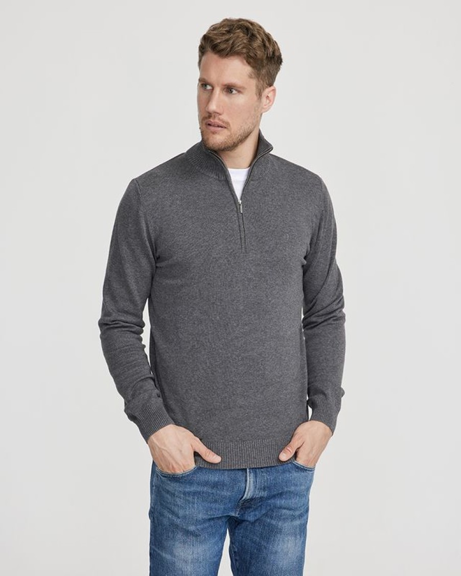 Dam Holebrook | Holger T-Neck