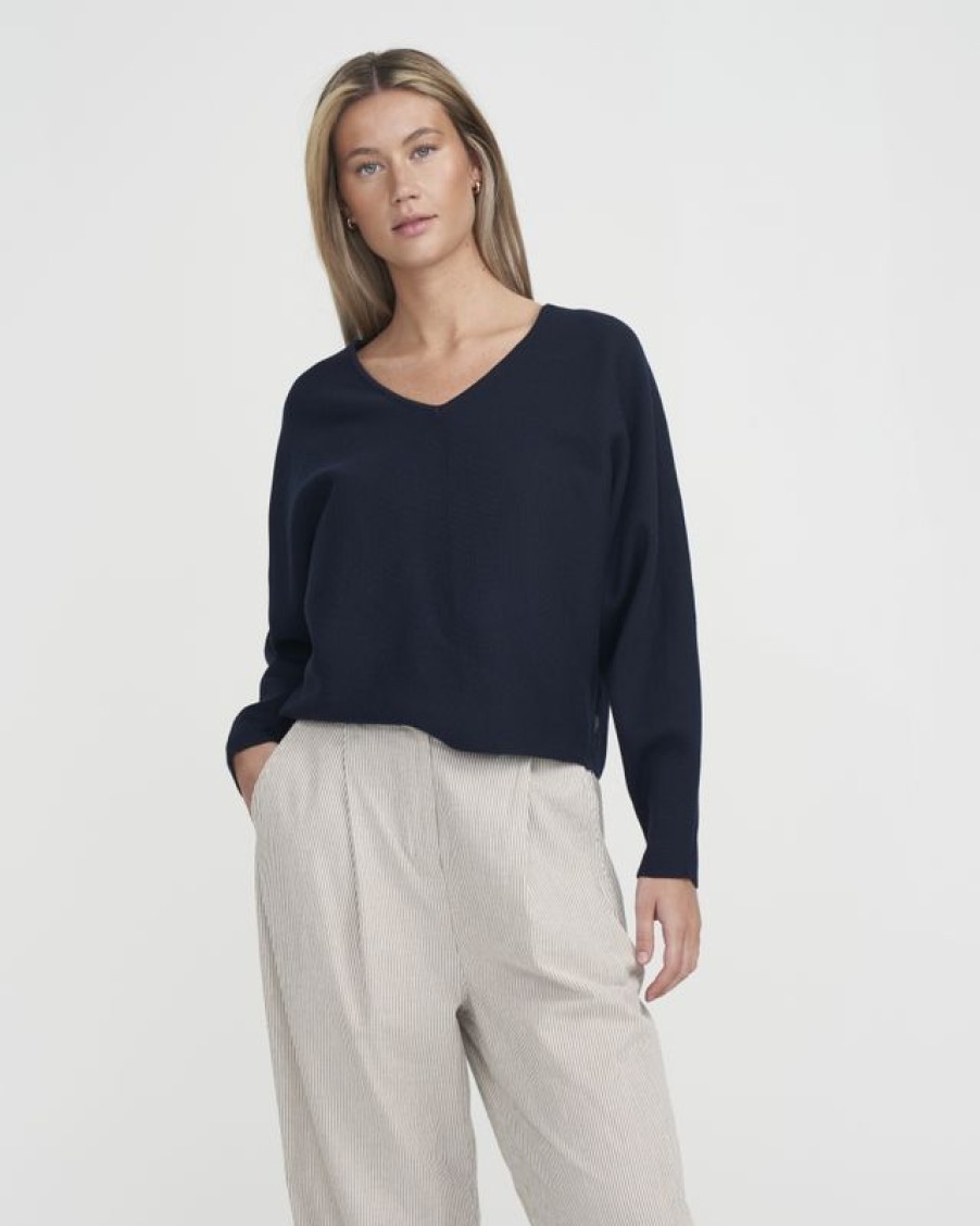 Dam Holebrook | Barbro V-Neck